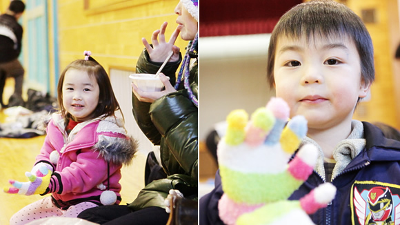 TSUNAMI PROJECT 様よりお預かりしたあったかグッズも嬉しそう