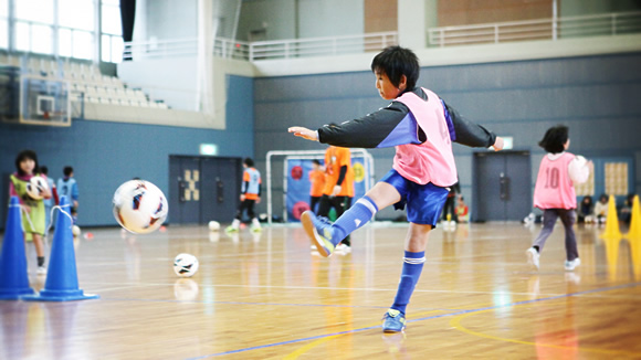 シュート練習　みんななかなか上手です