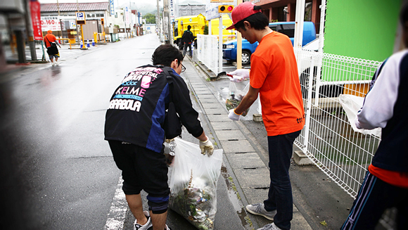 TTTメンバーで商店街の清掃活