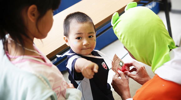 最後はカエルを探して真ん中のスタンプをもらいます。
