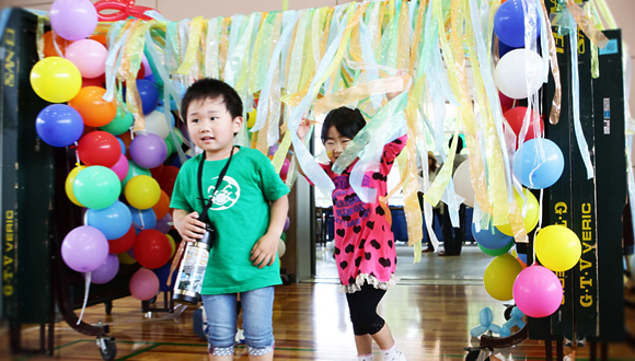 風船の入口を抜けてスタート！