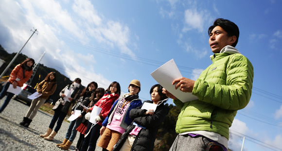 ボランティアに協力していただいた学生のみなさんと顔合わせ。