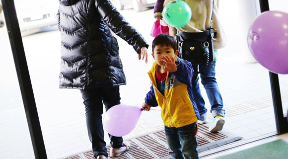 笑顔でお見送り。