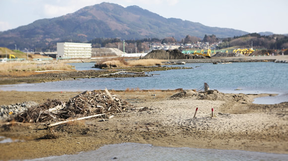 現地滞在者の小澤君に被災地の説明をしていただきました。