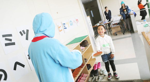 ドラえもんの大好物『どら○き』を門番に渡すと秘密の部屋に入られます