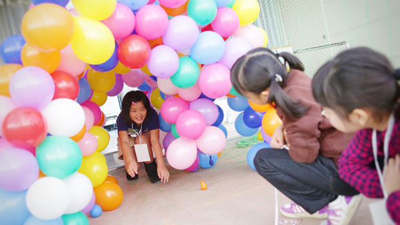 風船ゲートをくぐってスタート！
